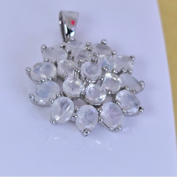 925 Sterling Silver Pendant 2x2cm with Natural Moonstone. - Picture 2 of 8